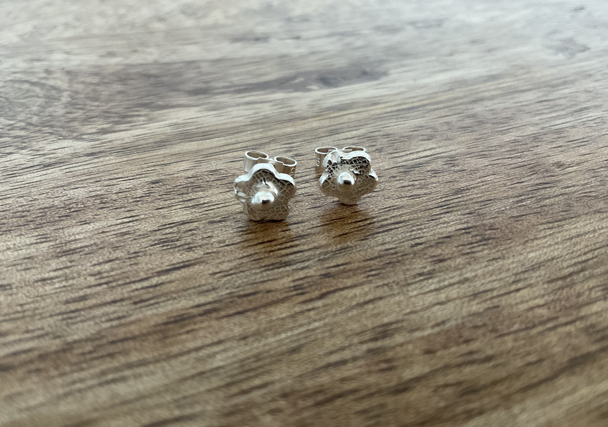 Daisy Stud Earrings - Click Image to Close